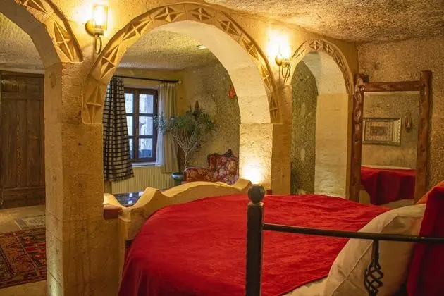 Cave Suite Room with Balcony