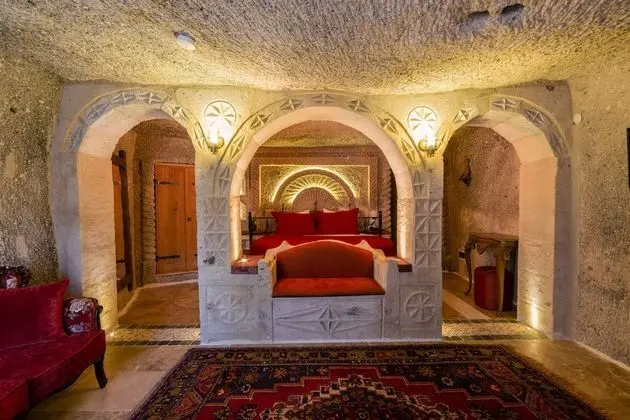 Cave Suite Room with Balcony