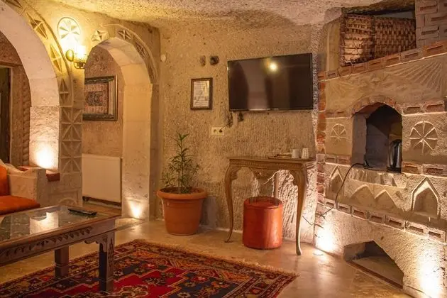 Cave Suite Room with Balcony