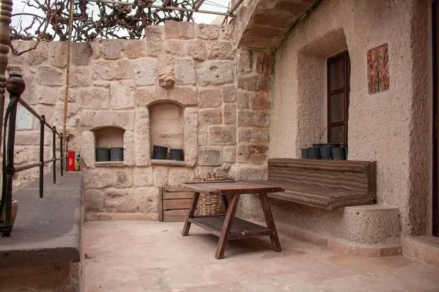 Cave Suite Room with Balcony