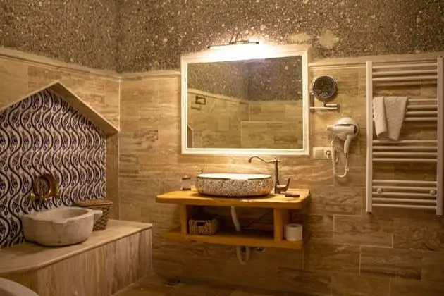 Cave Suite Room with Balcony