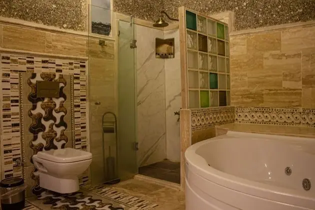 Cave Suite Room with Balcony