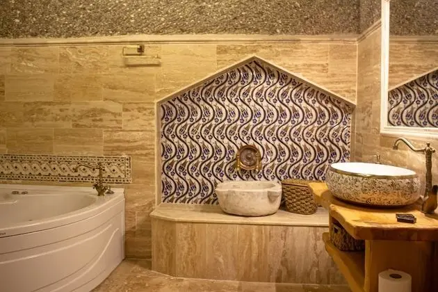 Cave Suite Room with Balcony