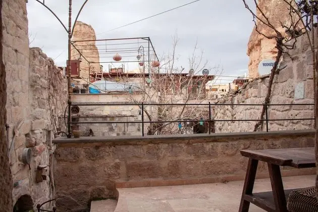 Cave Suite Room with Balcony
