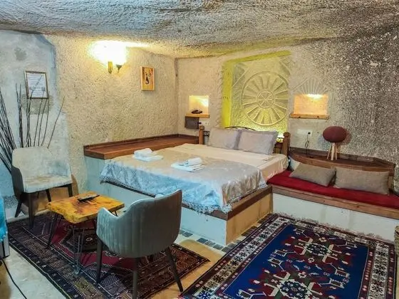 Deluxe Cave Room