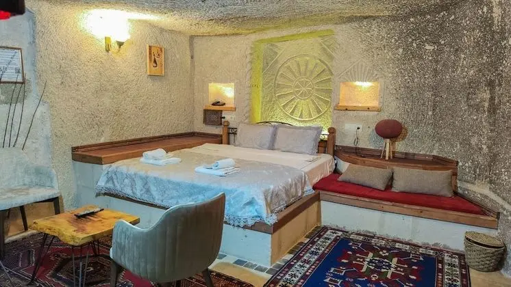 Deluxe Cave Room