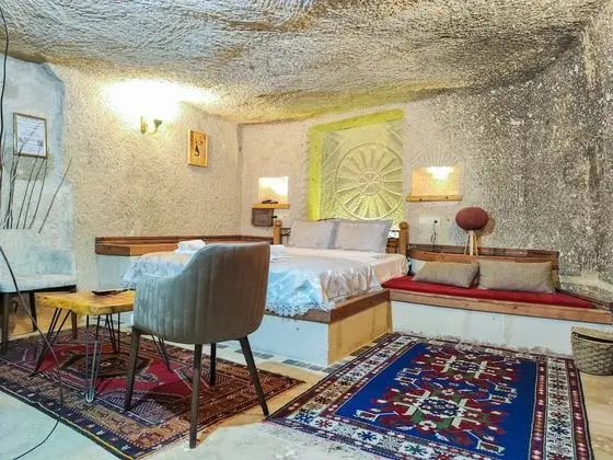 Deluxe Cave Room