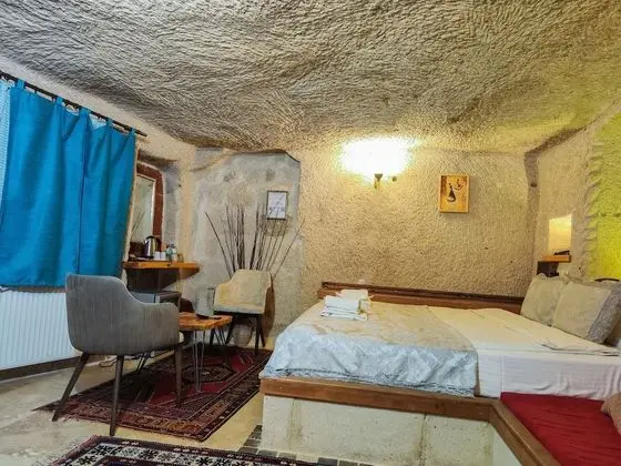 Deluxe Cave Room