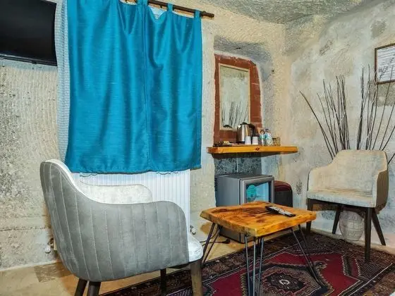 Deluxe Cave Room