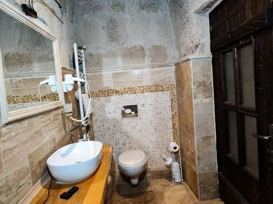 Deluxe Cave Room
