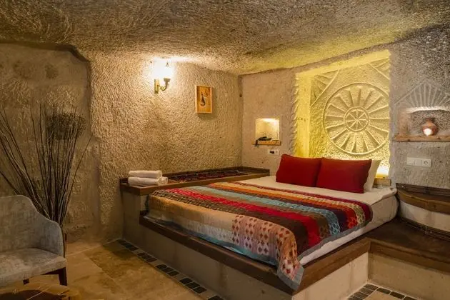 Deluxe Cave Room