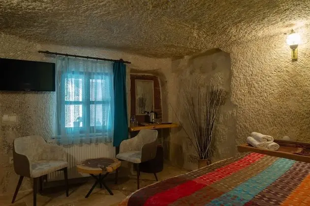 Deluxe Cave Room