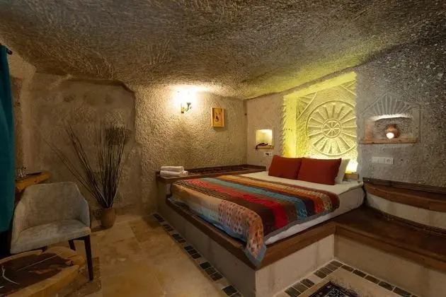 Deluxe Cave Room