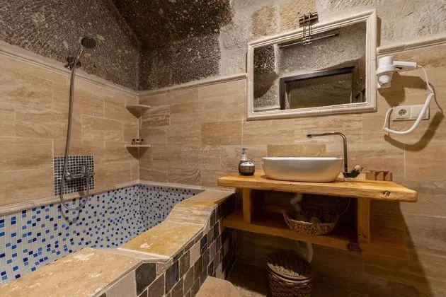 Deluxe Cave Room