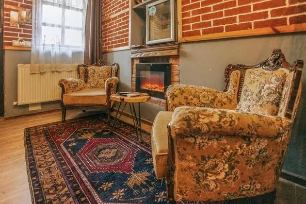 https://images.odamax.com/img/1024x768/odamax/image/upload/Vintage_Cave_House_202605051320582__T6A5711.jpg