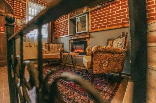 https://images.odamax.com/img/1024x768/odamax/image/upload/Vintage_Cave_House_202605051320584__T6A5712.jpg