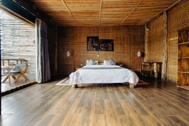 Luxury Oda