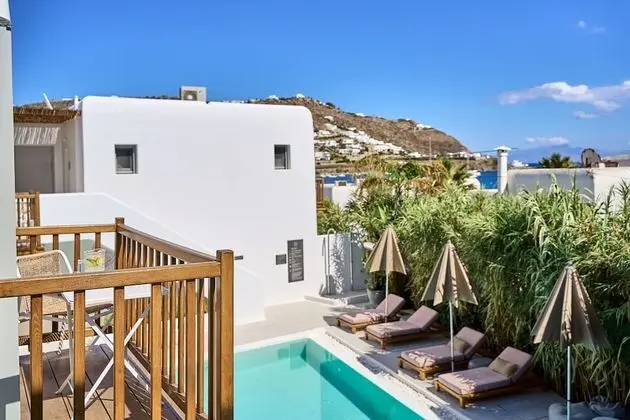 Classic Tek Büyük Yataklı Oda, Havuz Manzaralı