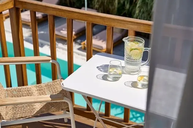 Classic Tek Büyük Yataklı Oda, Havuz Manzaralı