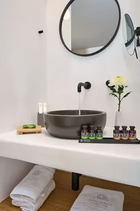 Classic Tek Büyük Yataklı Oda, Havuz Manzaralı