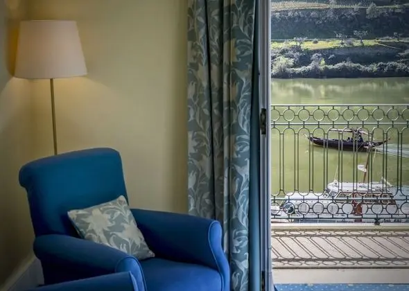 Tek Büyük Yataklı Oda, Balkon, Nehir Manzaralı