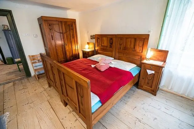 Ev (Two Bedroom House)