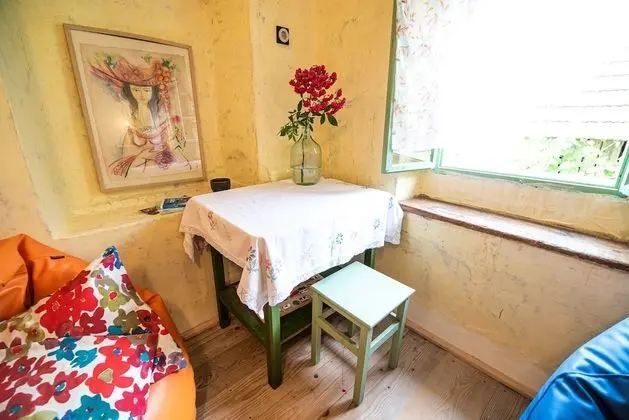 Ev (Two Bedroom House)