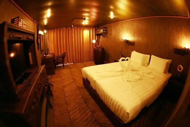 1 Çift Kişilik Veya 2 Tek Kişilik Yatak Deluxe River View