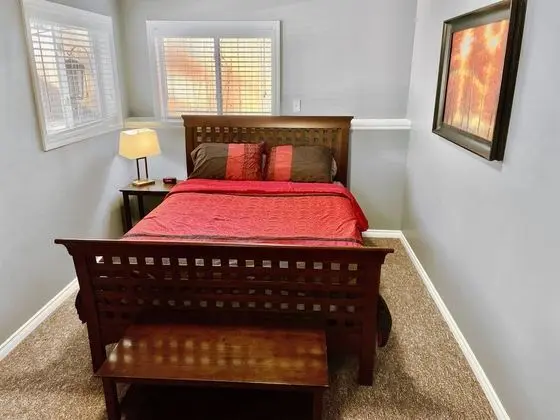 Comfort Oda, 1 Büyük (Queen) Boy Yatak, Havuz Manzaralı