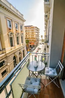 Superior Tek Büyük veya İki Ayrı Yataklı Oda, Balkon, Kısmi Deniz Manzaralı
