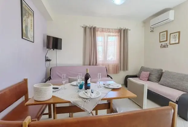 Apart Daire (Vinx - grill and terrace - A2(2+2))