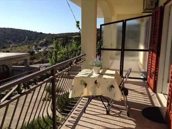 Apart Daire (Vinx - grill and terrace - A2(2+2))