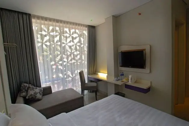 Classy Queen Room with Breakfast