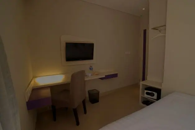 Comfort Queen Room with Breakfast
