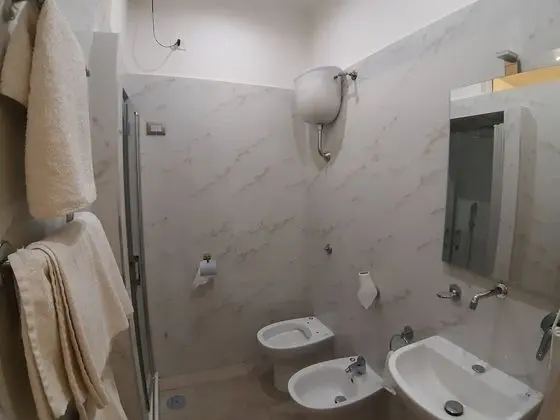 Büyük Yataklı Tek Kişilik Oda