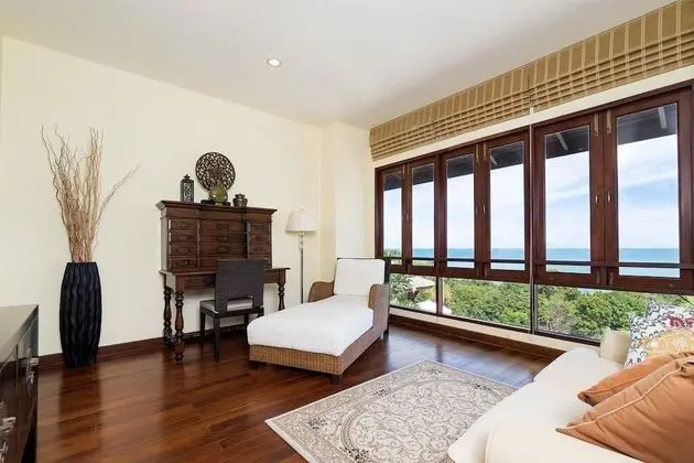 4 Bedrooms Luxury Villa with Ocean View