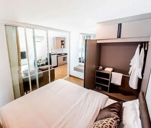 1 Bedroom Apartment with Mountain View