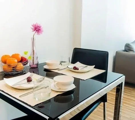 1 Bedroom Apartment with Mountain View
