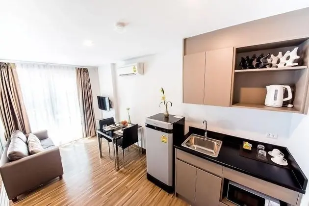 1 Bedroom Apartment with Mountain View