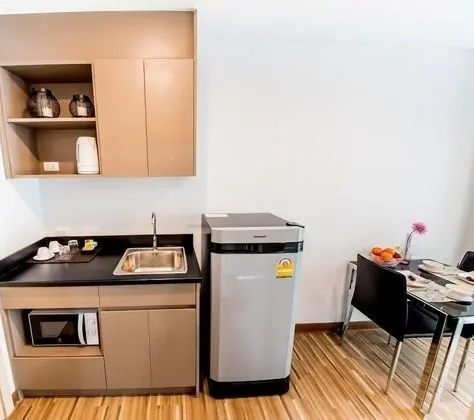 1 Bedroom Apartment with Mountain View