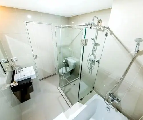 1 Bedroom Apartment with Mountain View