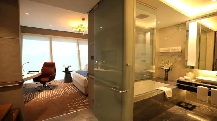 Standard Oda, 1 Büyük (Queen) Boy Yatak, Şehir Manzaralı