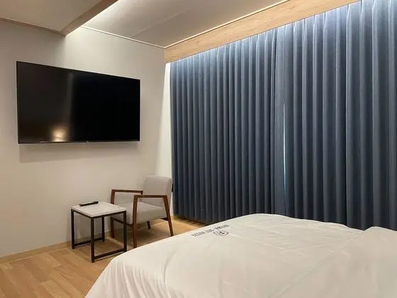 Deluxe Double Room, 1 Queen Bed [Unavailable Breakfast on Monday & Public Holiday]