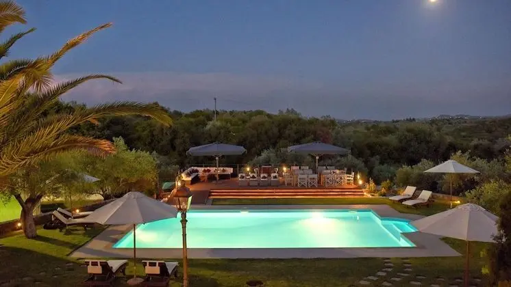 Villa, 6 Yatak Odası, Engellilere Uygun, Sigara İçilebilir