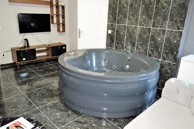 Jakuzili Standart Oda, Şehir Manzaralı, Jakuzili