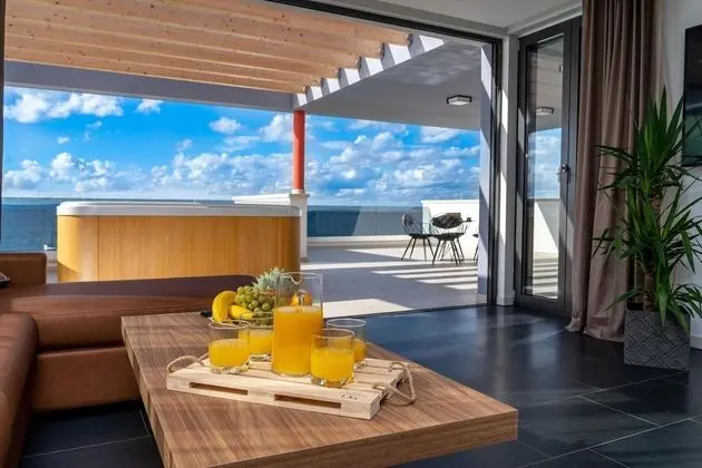 Luxury Çatı Katı Süiti (Penthouse), Deniz Manzaralı, Denize Sıfır