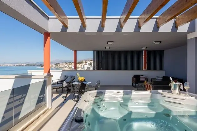 Luxury Çatı Katı Süiti (Penthouse), Deniz Manzaralı, Denize Sıfır