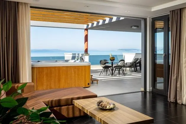 Luxury Çatı Katı Süiti (Penthouse), Deniz Manzaralı, Denize Sıfır
