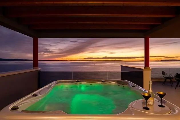 Luxury Çatı Katı Süiti (Penthouse), Deniz Manzaralı, Denize Sıfır