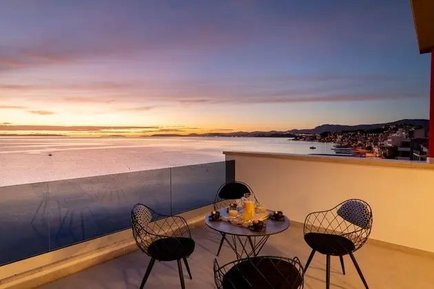 Luxury Çatı Katı Süiti (Penthouse), Deniz Manzaralı, Denize Sıfır